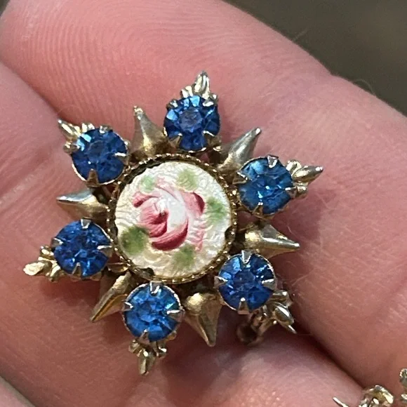 Vintage 1950's Guilloche Pink Rose Brooch Blue Rhinestones Set of 2 - Picture 6 of 7